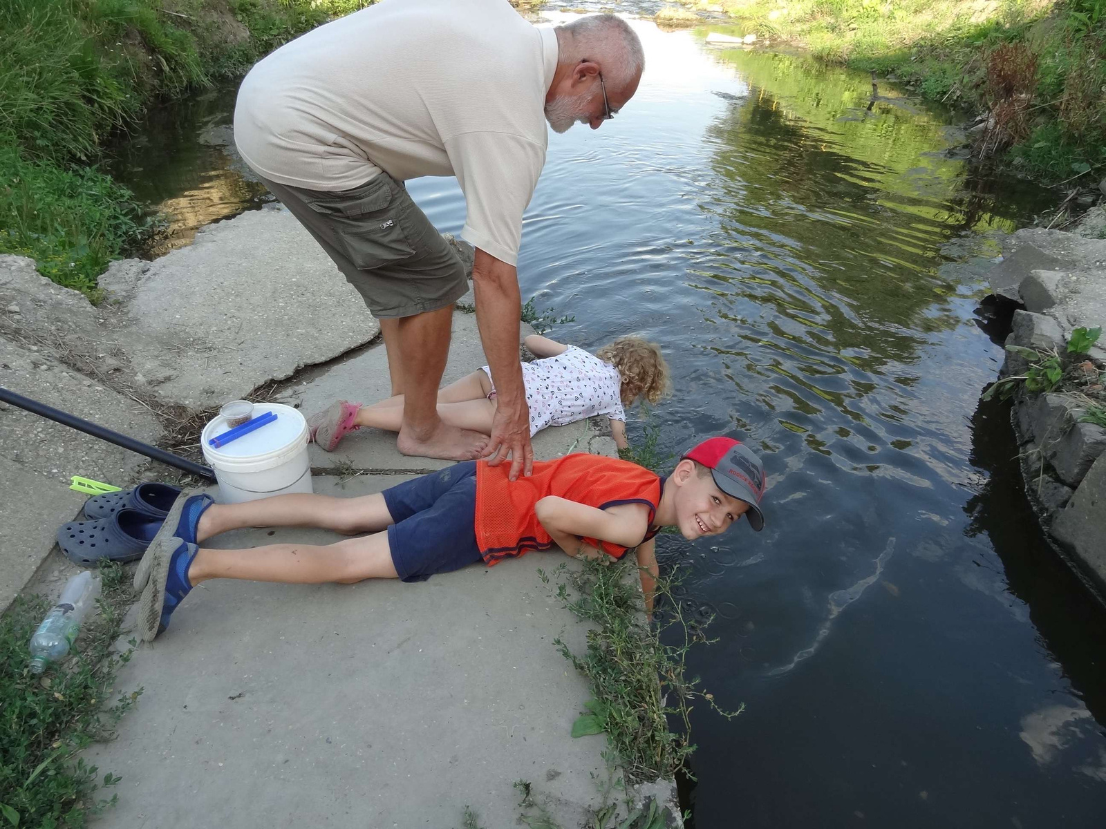 Mama horgászott, mi hárman rosszalkodtunk