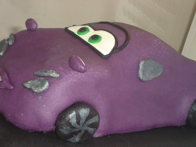 Holley Delux car cake