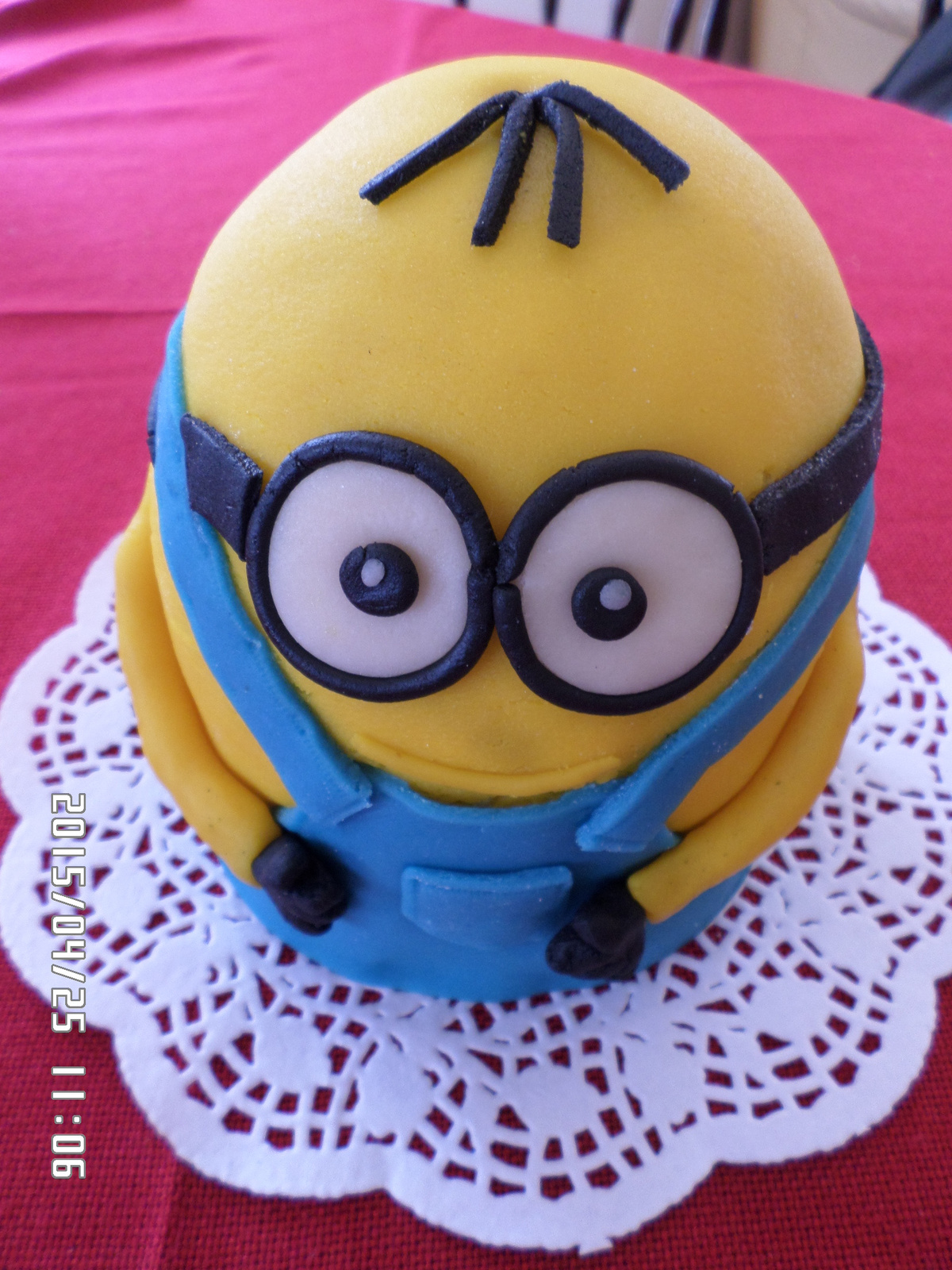 Minion Cake