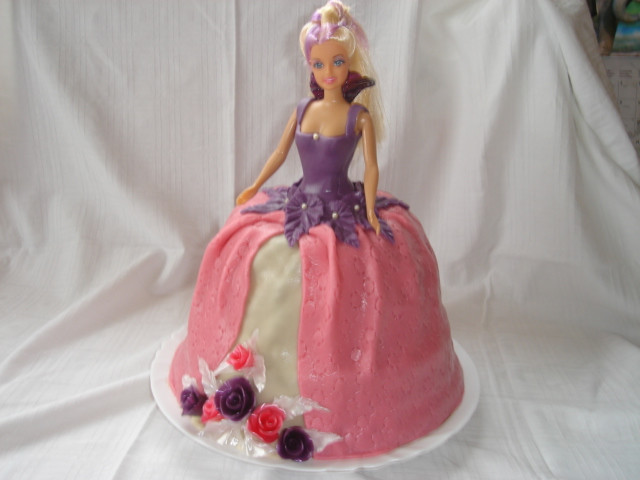 Barbie torta cukordísszel
