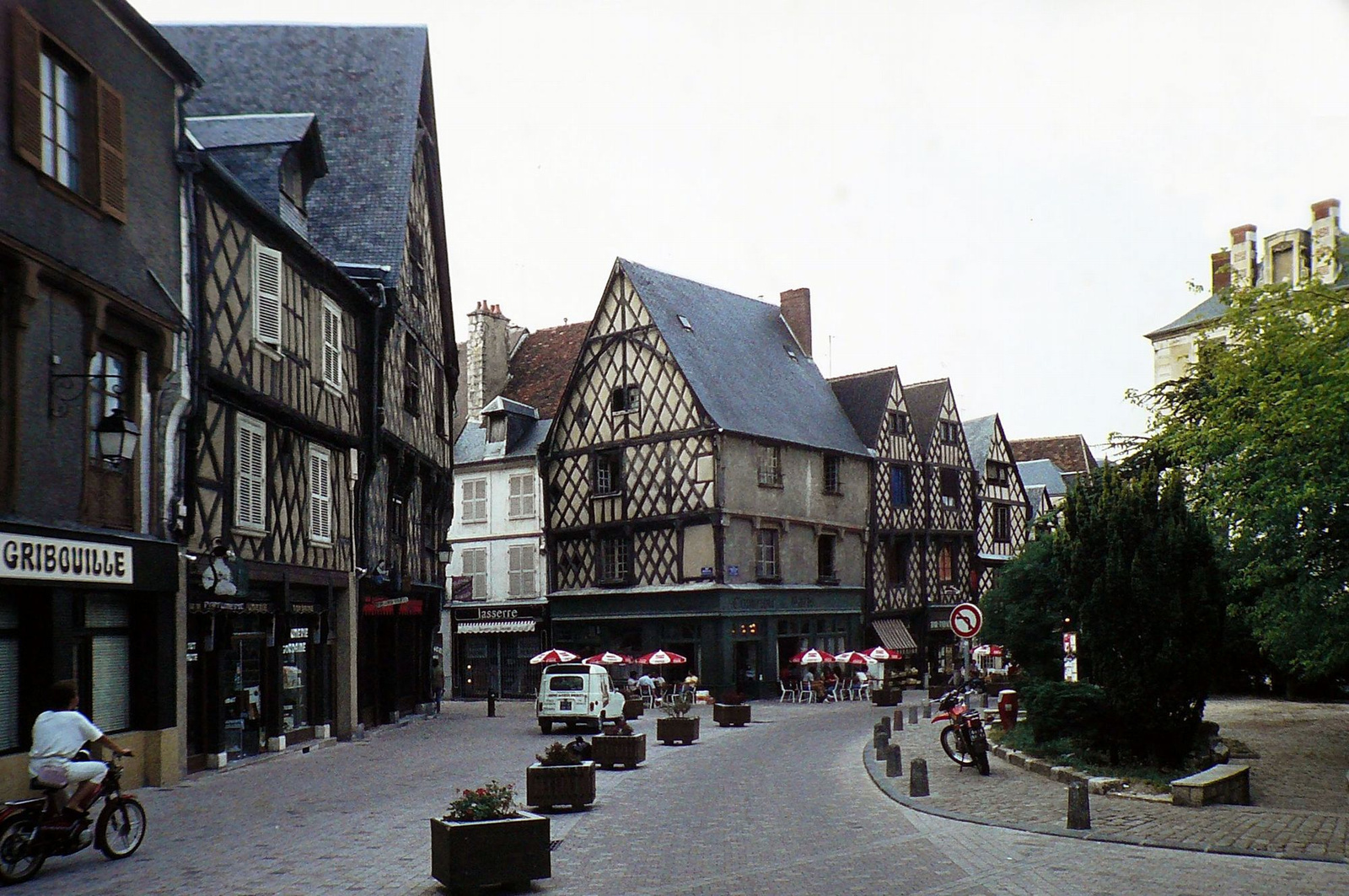 Bourges, 1983