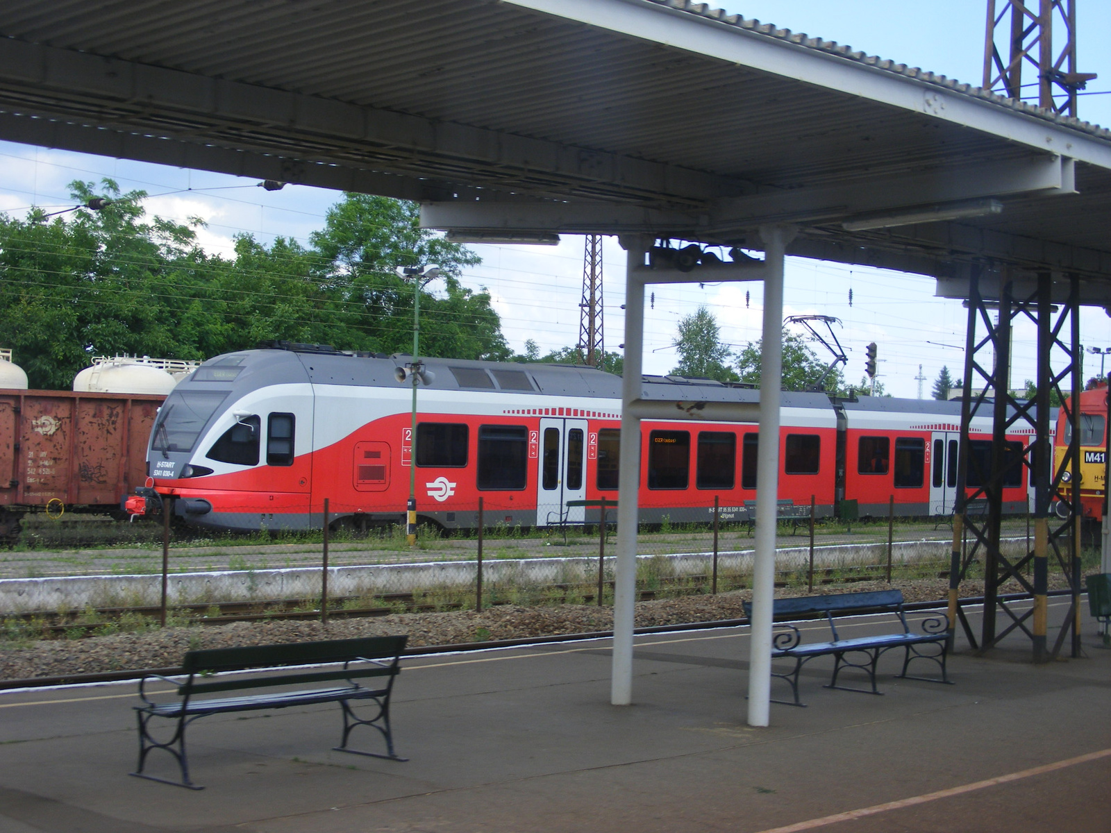 Stadler Flirt Füzesabony állomáson