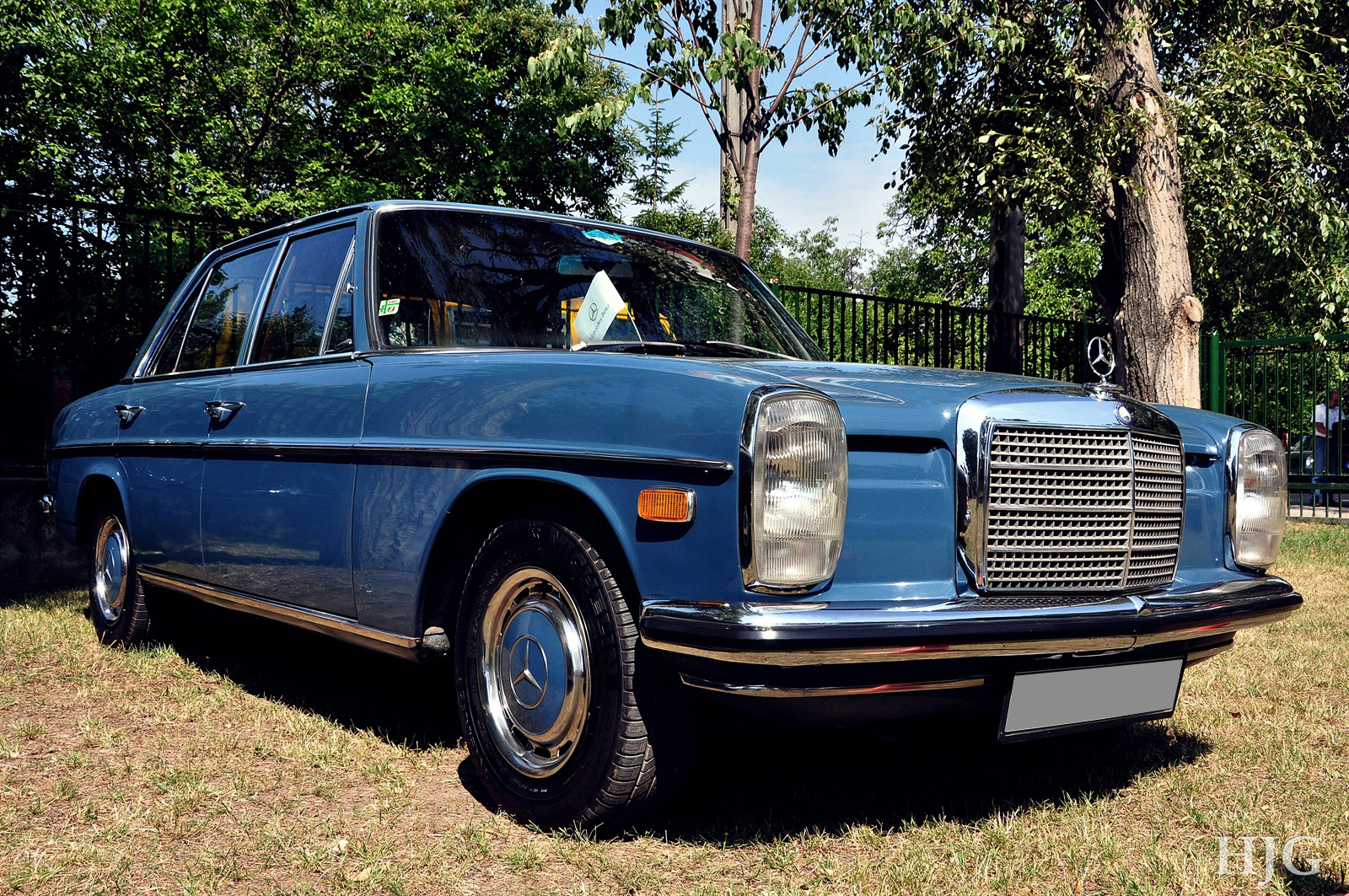 Mercedes Benz 220D (W115)