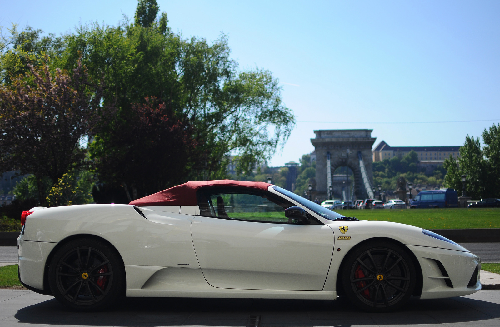 Ferrari Scuderia Spider 16M