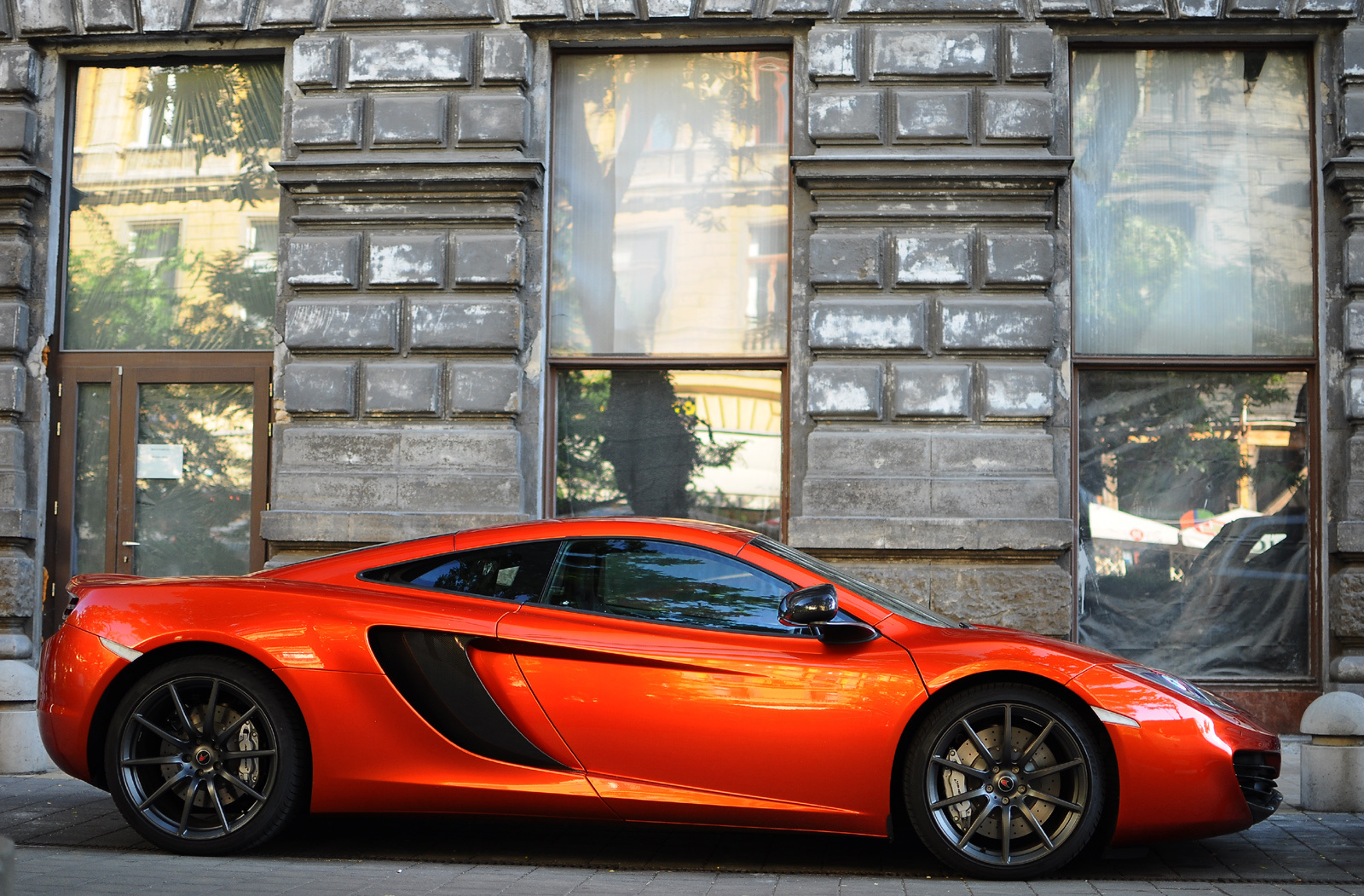 McLaren MP4-12C