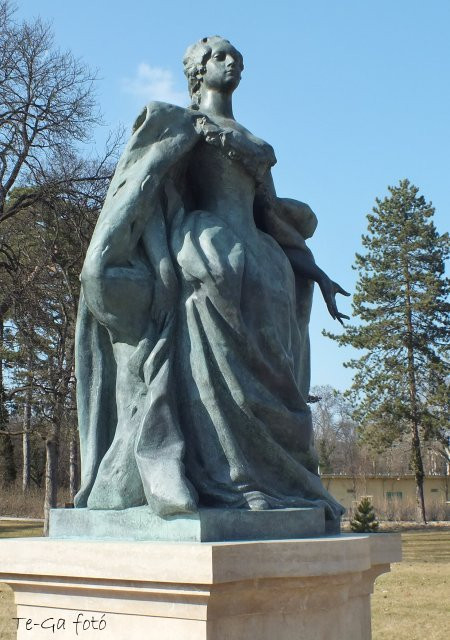 gödöllő kastélypark MT-szobor