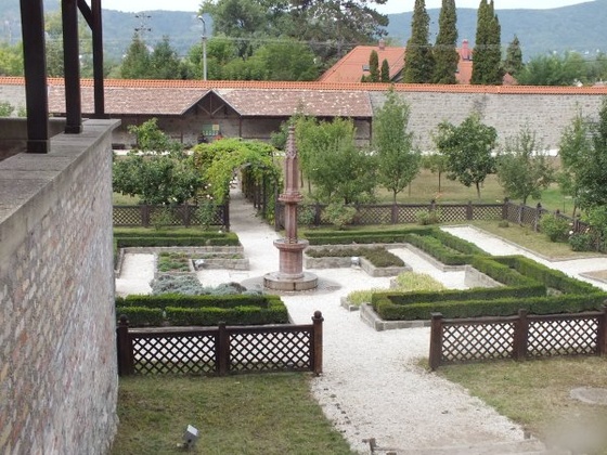 visegrád - palotamúzeum - kert3