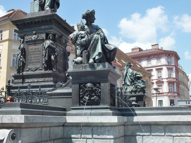 Graz-óváros - hauptplatz-szökőkút