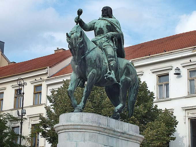 Pécs - Hunyadi-szobor