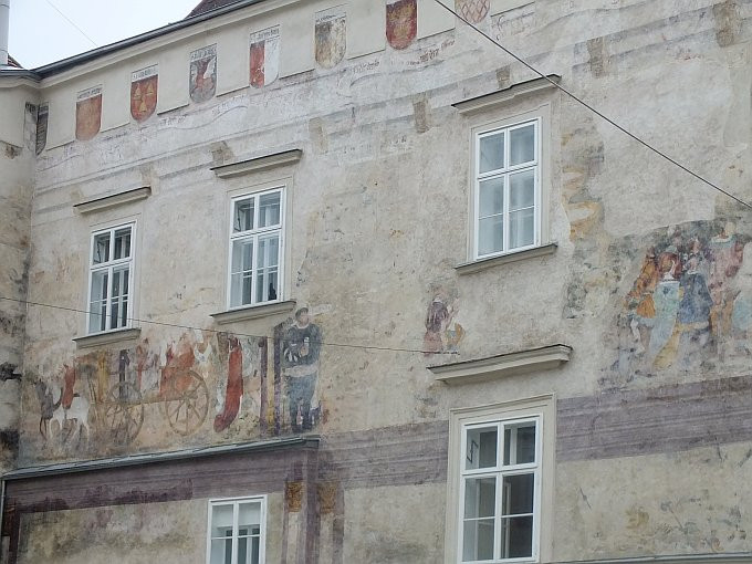 Krems - épület-freskó