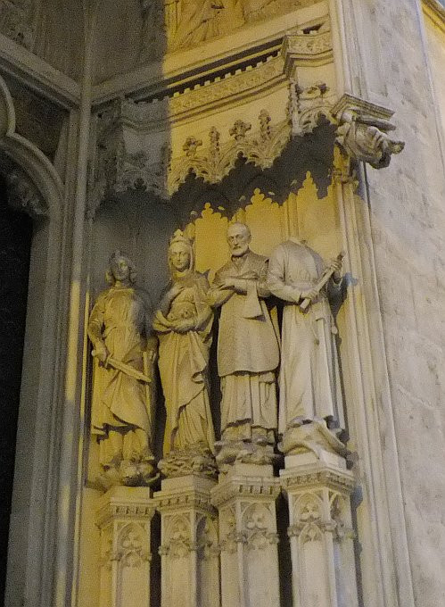 Bécs - Maria-am-Gestade-szobrok2