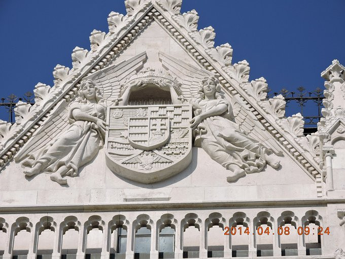 Bp-Parlament - angyalos címer