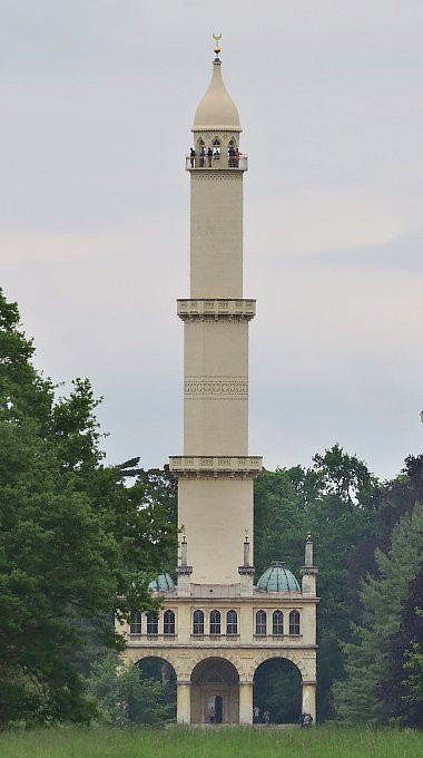 Lednice-Lichtenstein kastély - park-minaret tele