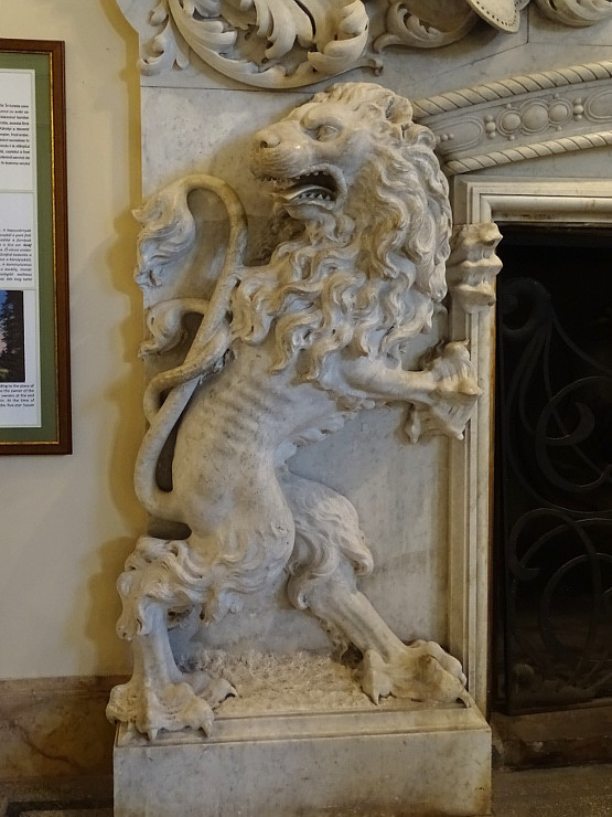 Nagykároly - kastély - kandalló-oroszlán