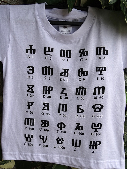 HUM - glagolita-trikó