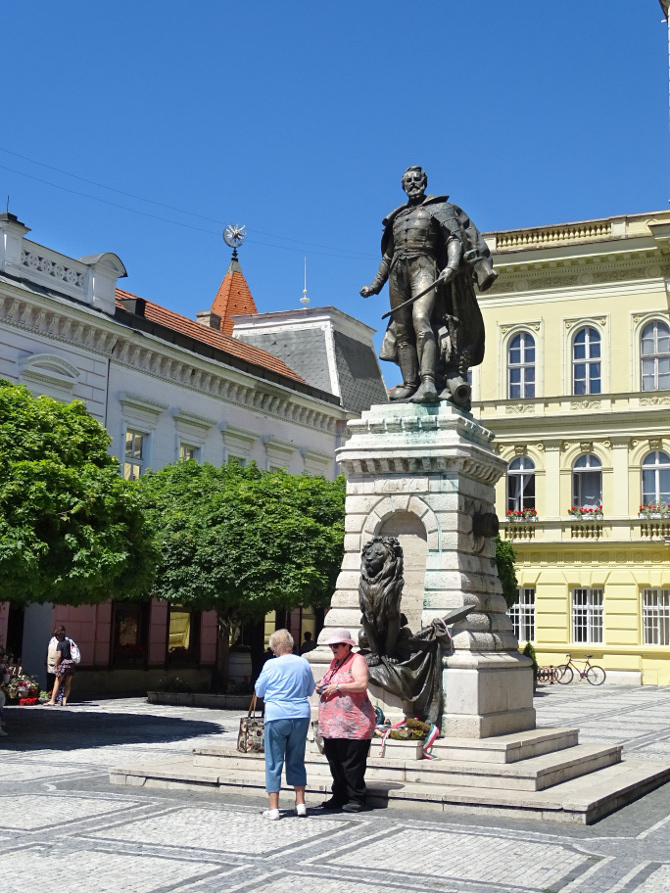 DSC07424-Komarno - klapkaszobor