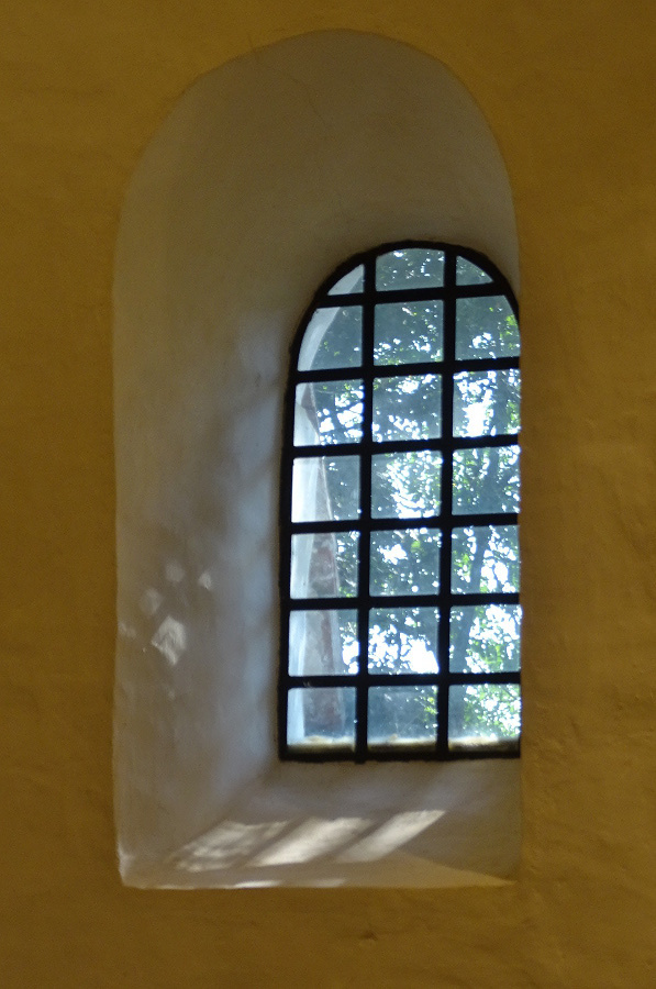DSC08389-Güssing Árpádkor kápolna ablak