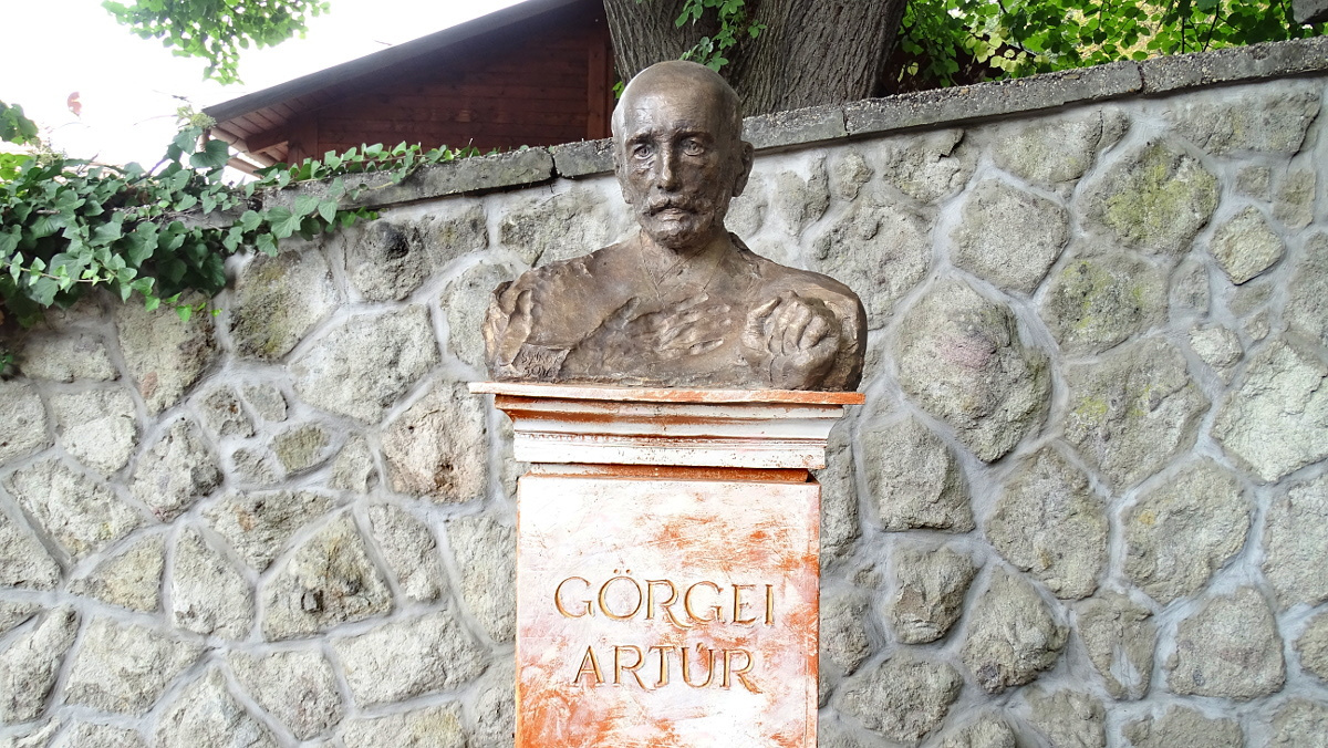 Visegrád - Görgey-szobor