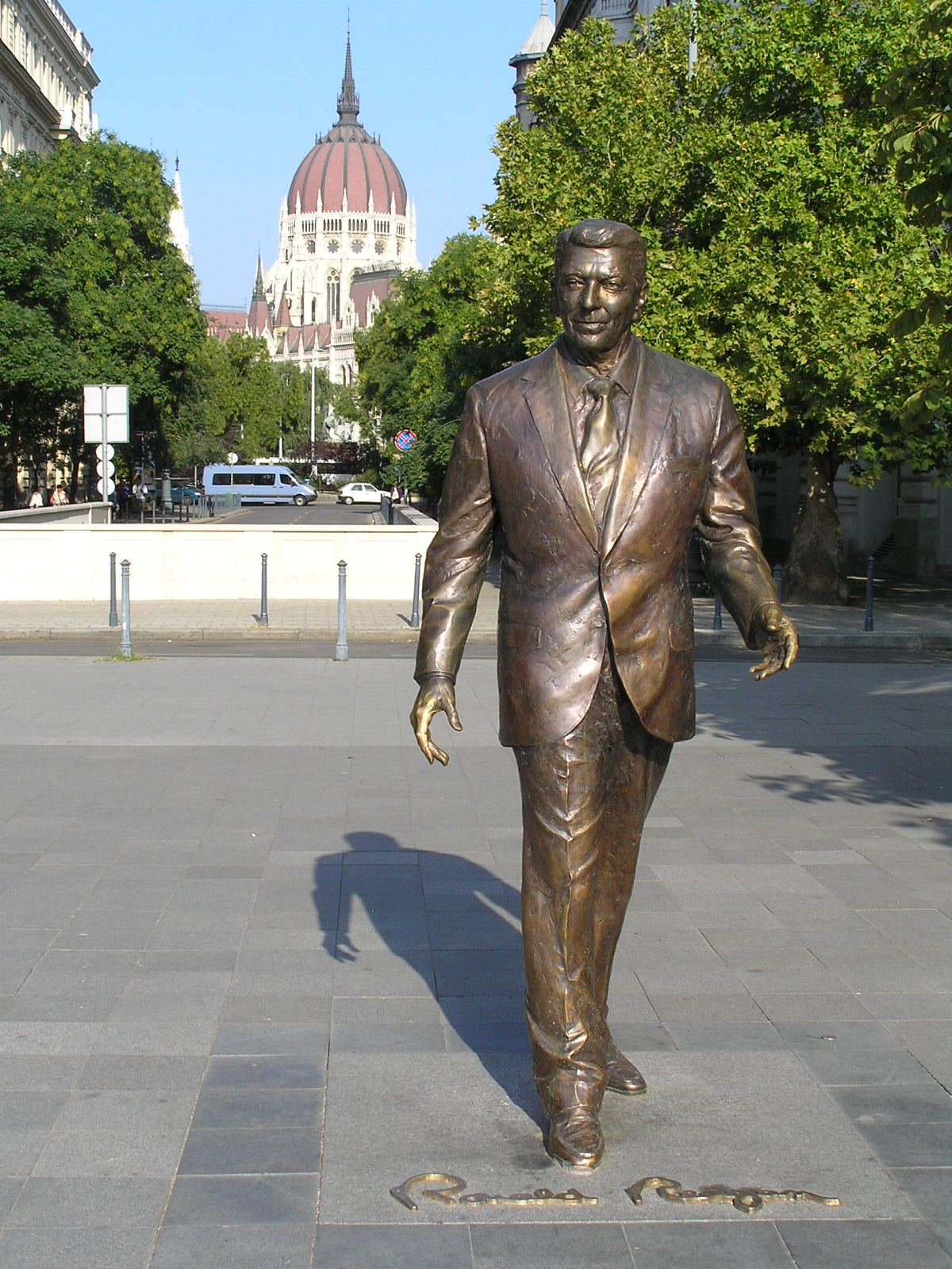 0 002 Reagan elnök szobra a Szabadság térnél