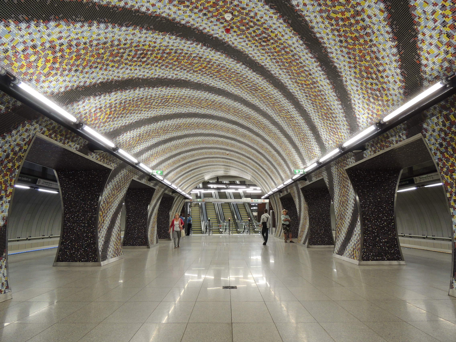 004 4-es metró Gellért tér