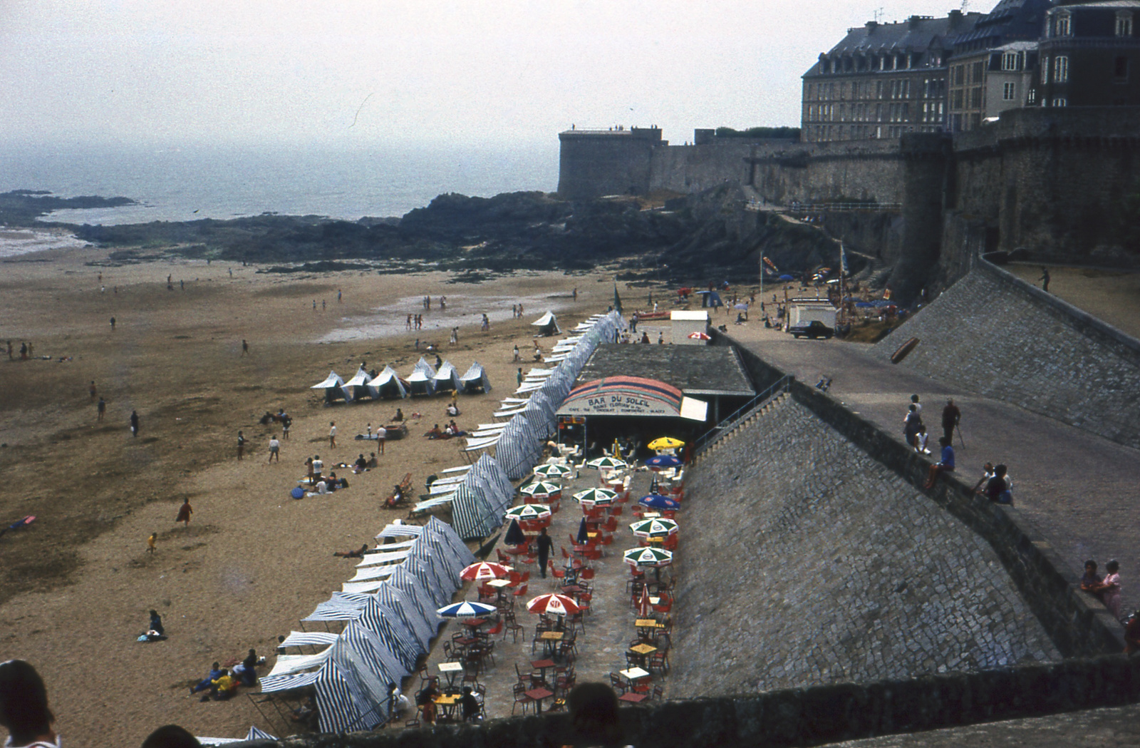 707 Saint Malo kalózváros apálykor