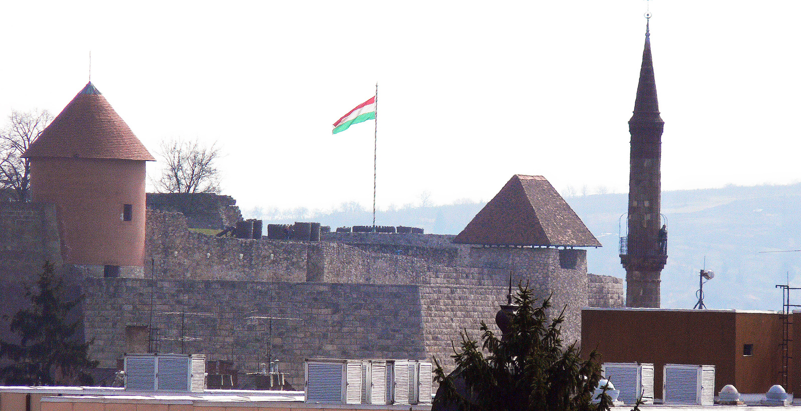 Egri vár és a minaret messziről