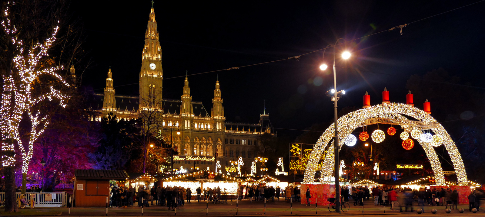 Bécs - Wiener christkindlmarkt főbejárat