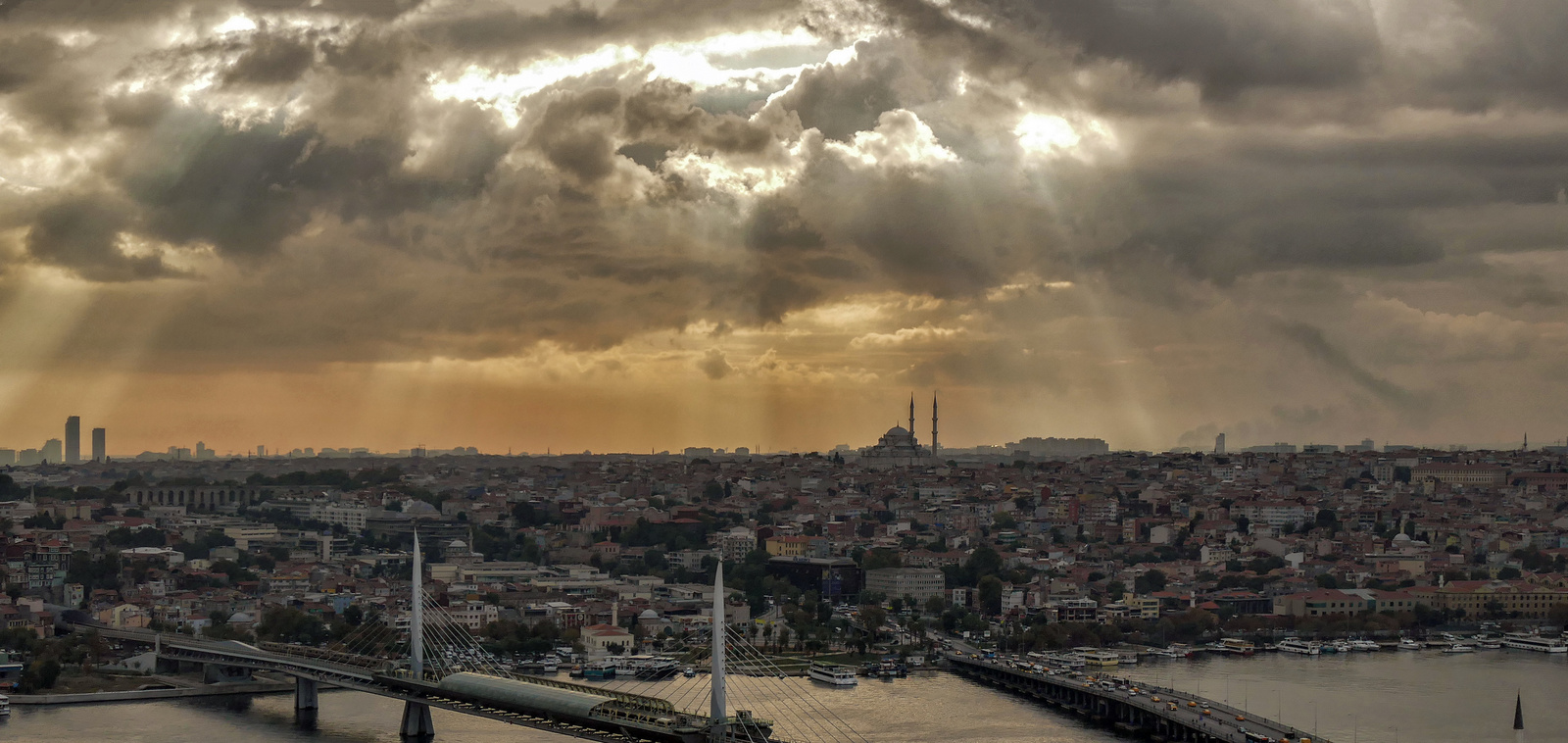 Istanbul - Eminömü negyed a Galata toronyból