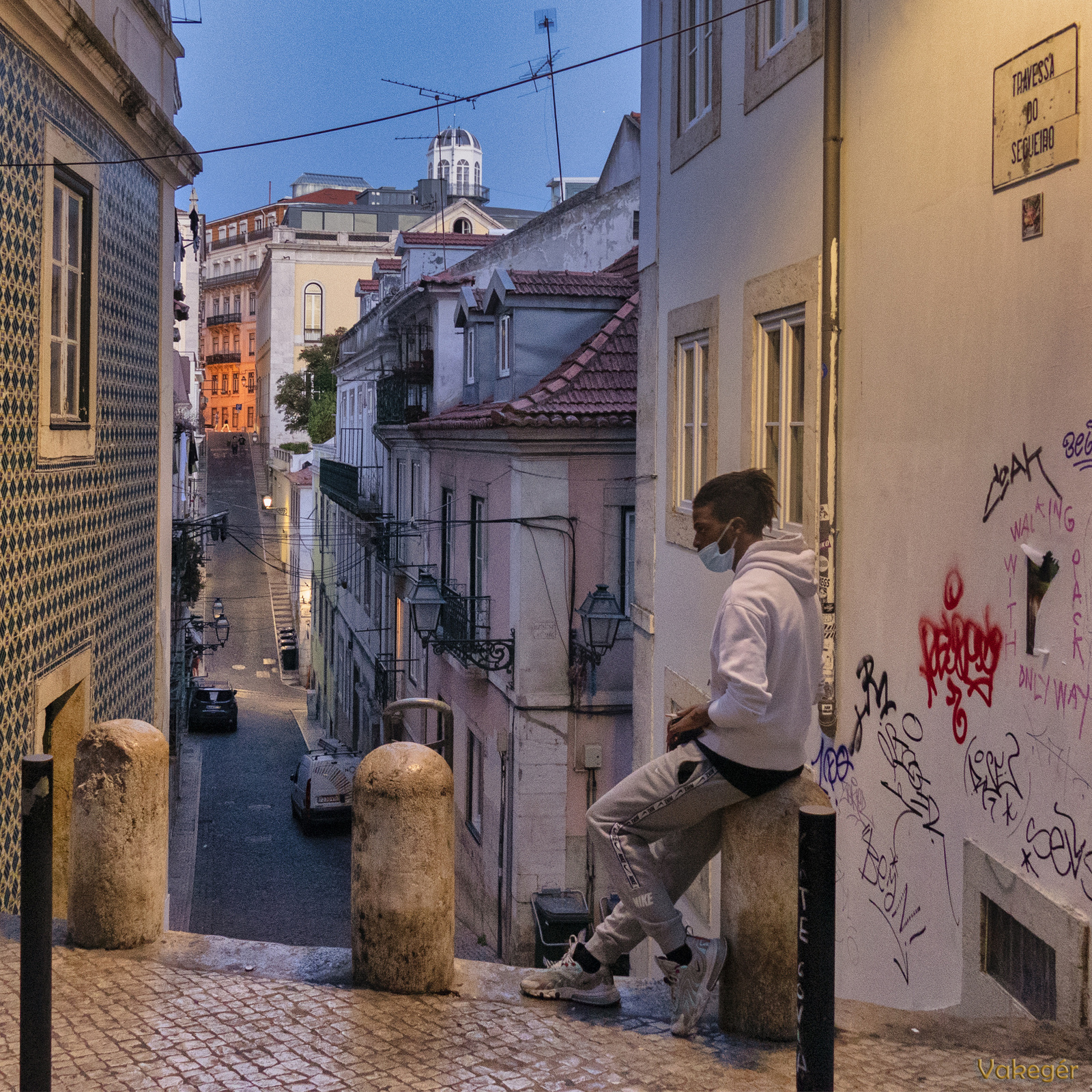 Lisbon - Bairro Alto - Tv do Sequeiro - magányosan