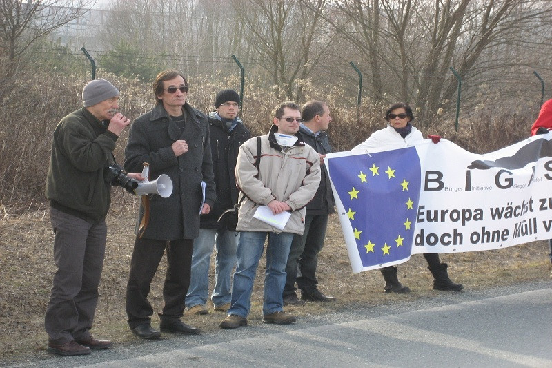 2011-02-04 Sajtótájékoztató a tervezett égető helyszínén