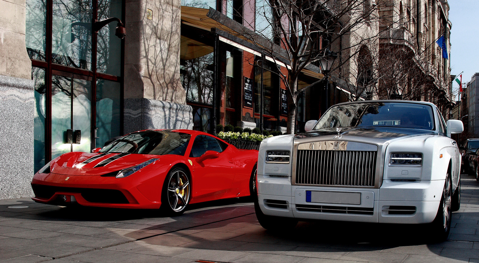 Ferrari 458 Speciale-Rolls Royce Phantom Coupé Series II