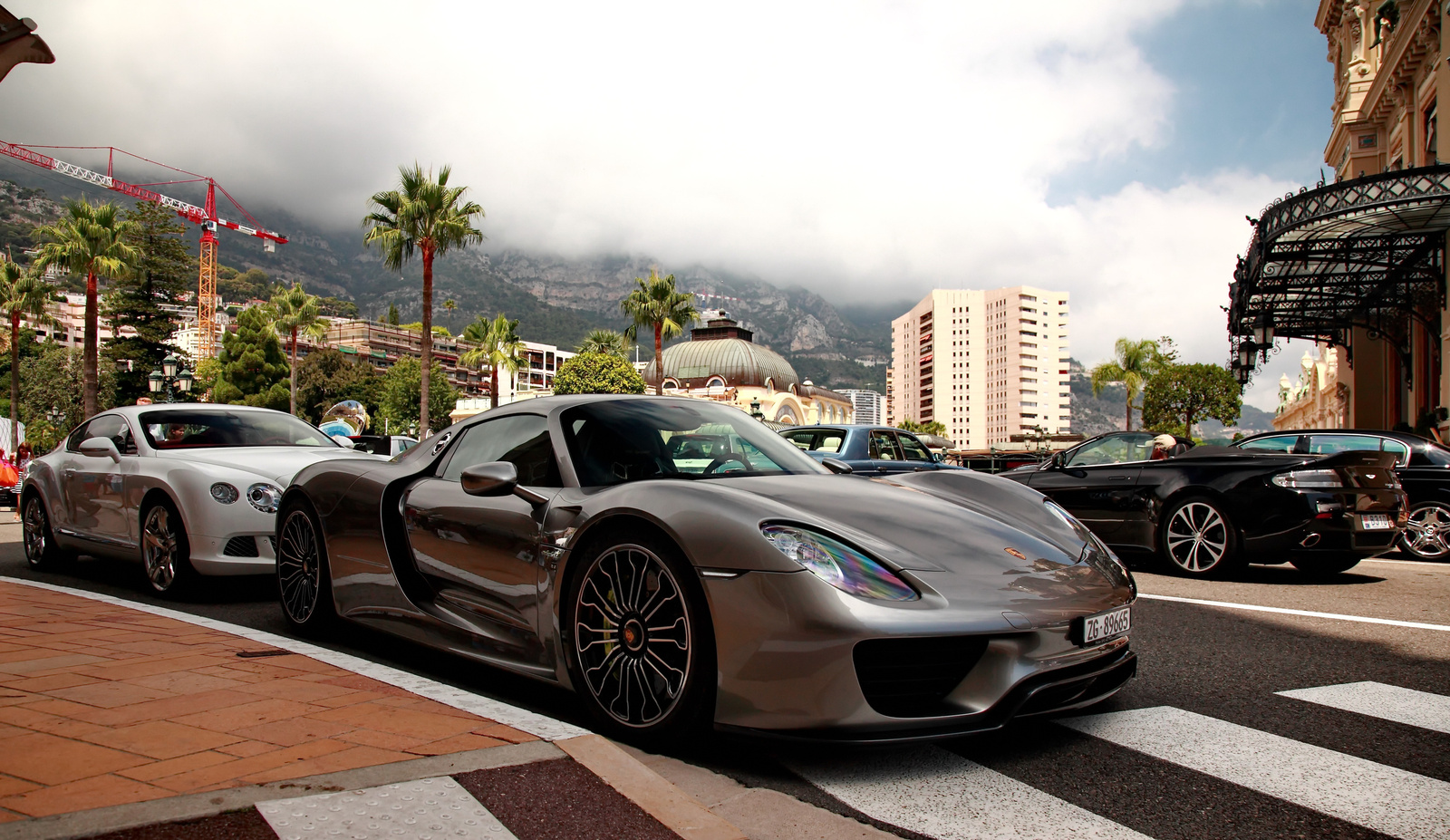 Porsche 918 Spyder-Bentley Continental GT-Aston Martin Vantage V