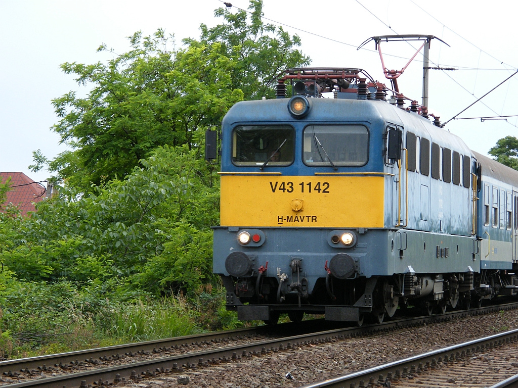 V43 1142