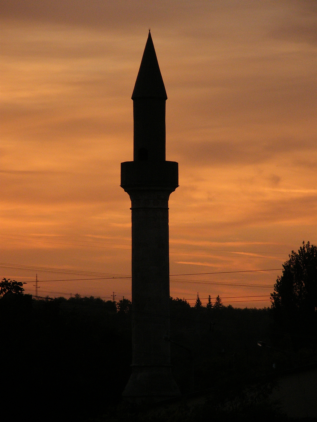 Az Érdi Minaret naplemente után