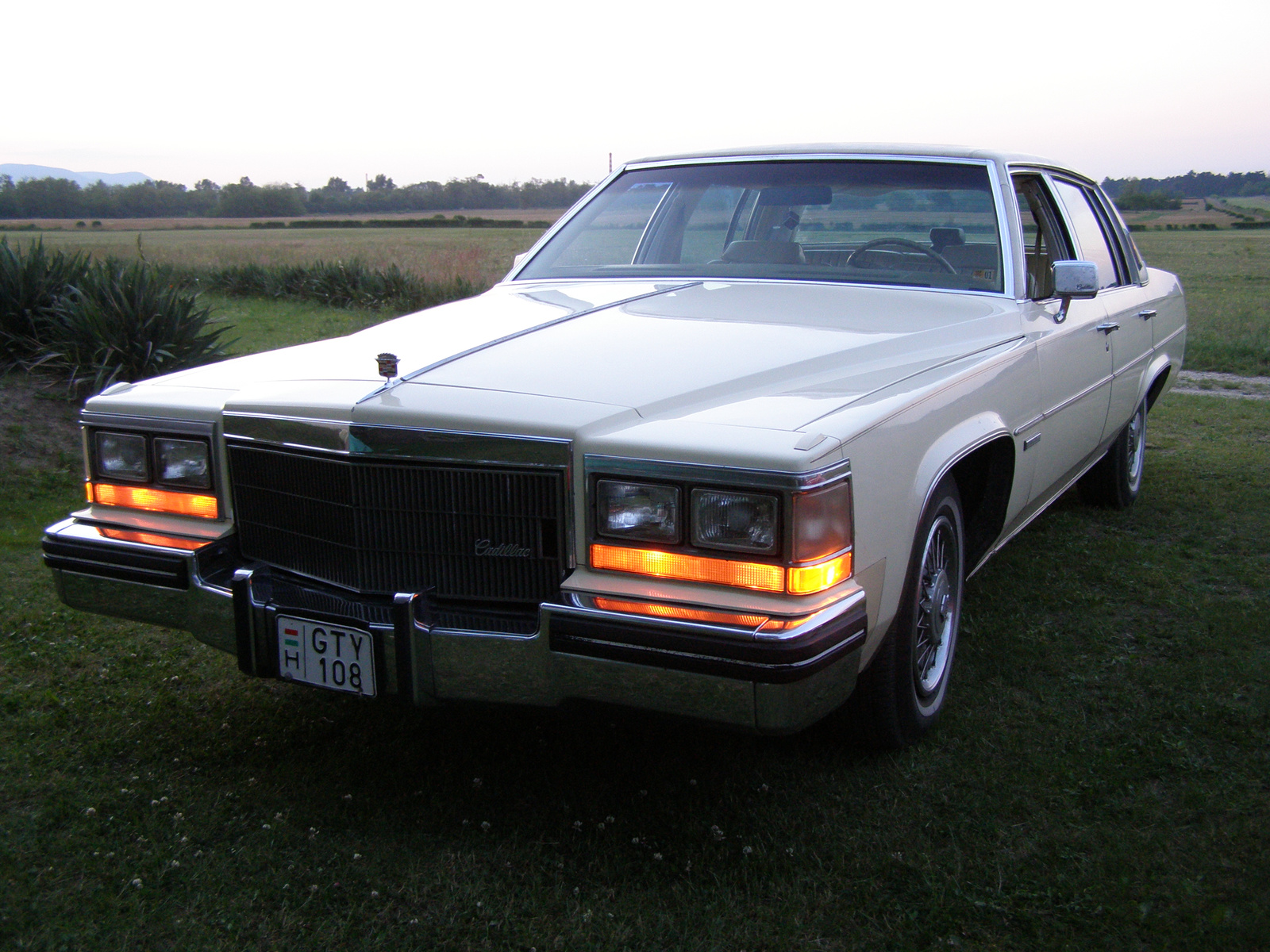 Cadillac DeVille 1