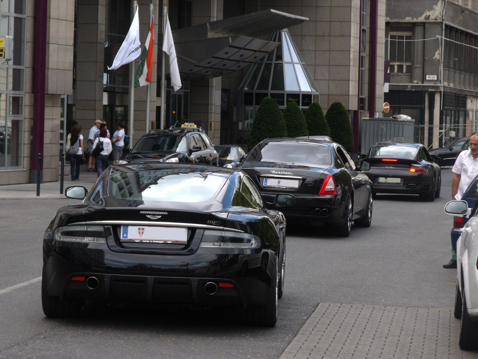 Aston Martin DBS - Maserati Quattroporte - Porsche 911 Turbo