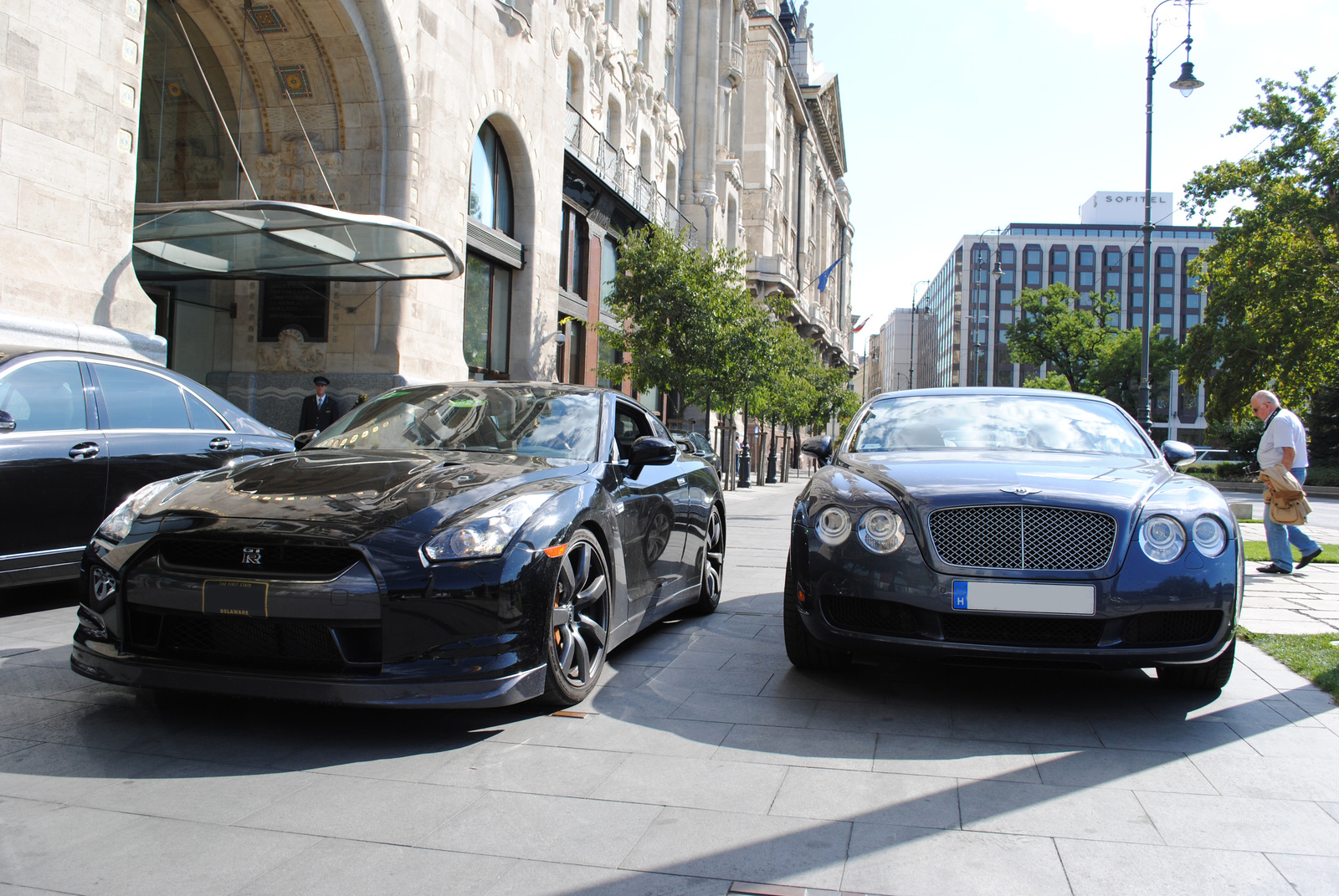 Nissan GT-R & Bentley Continental GT