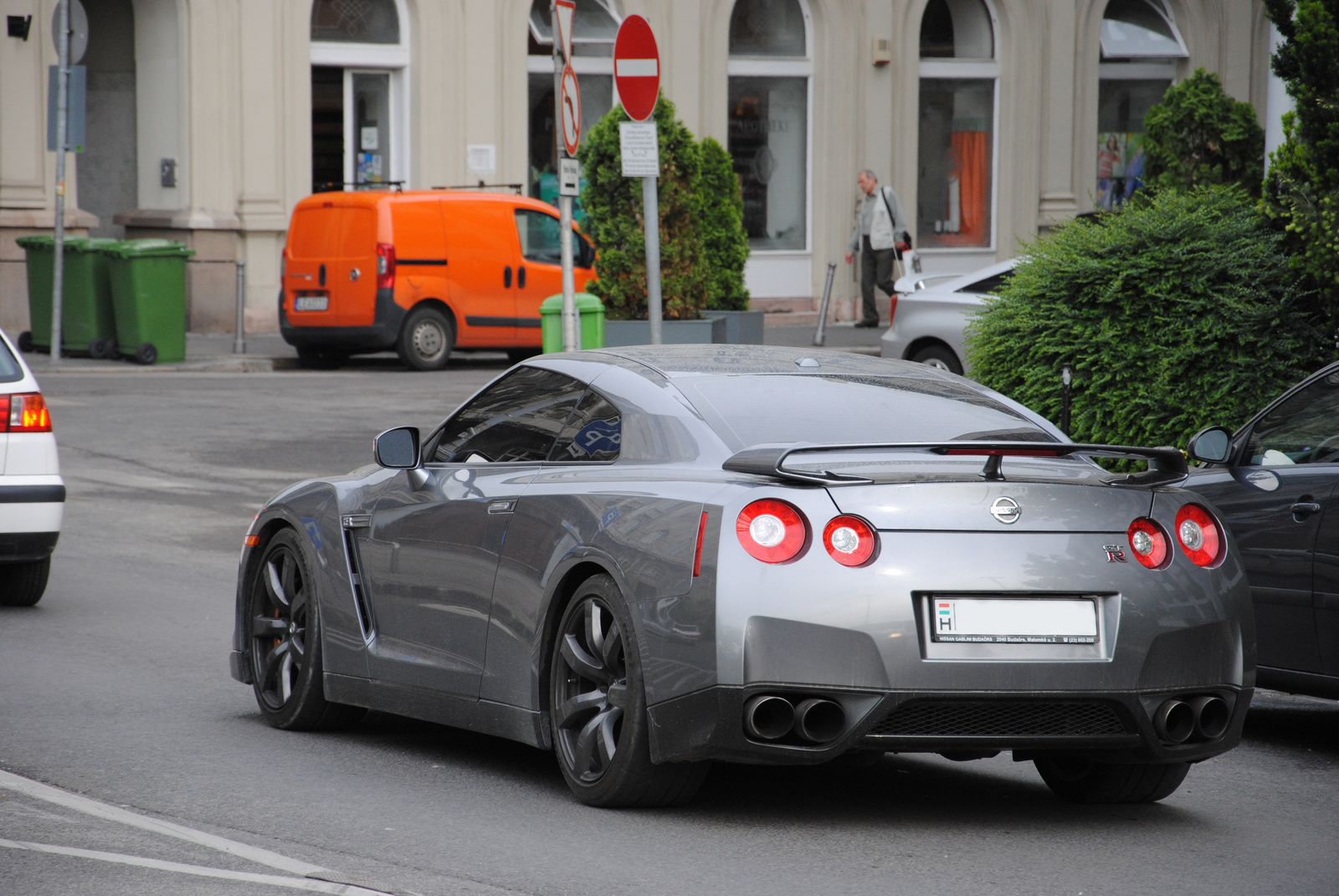 Nissan GT-R