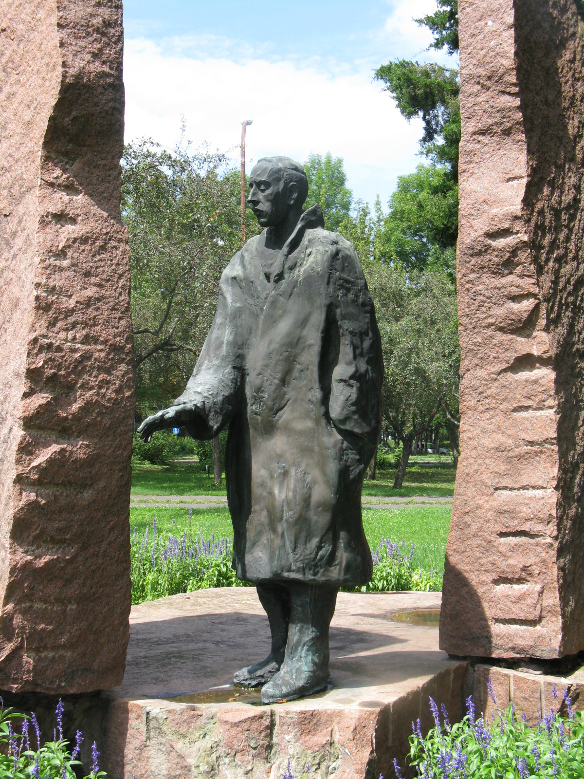 Raoul Wallenberg budai szobra