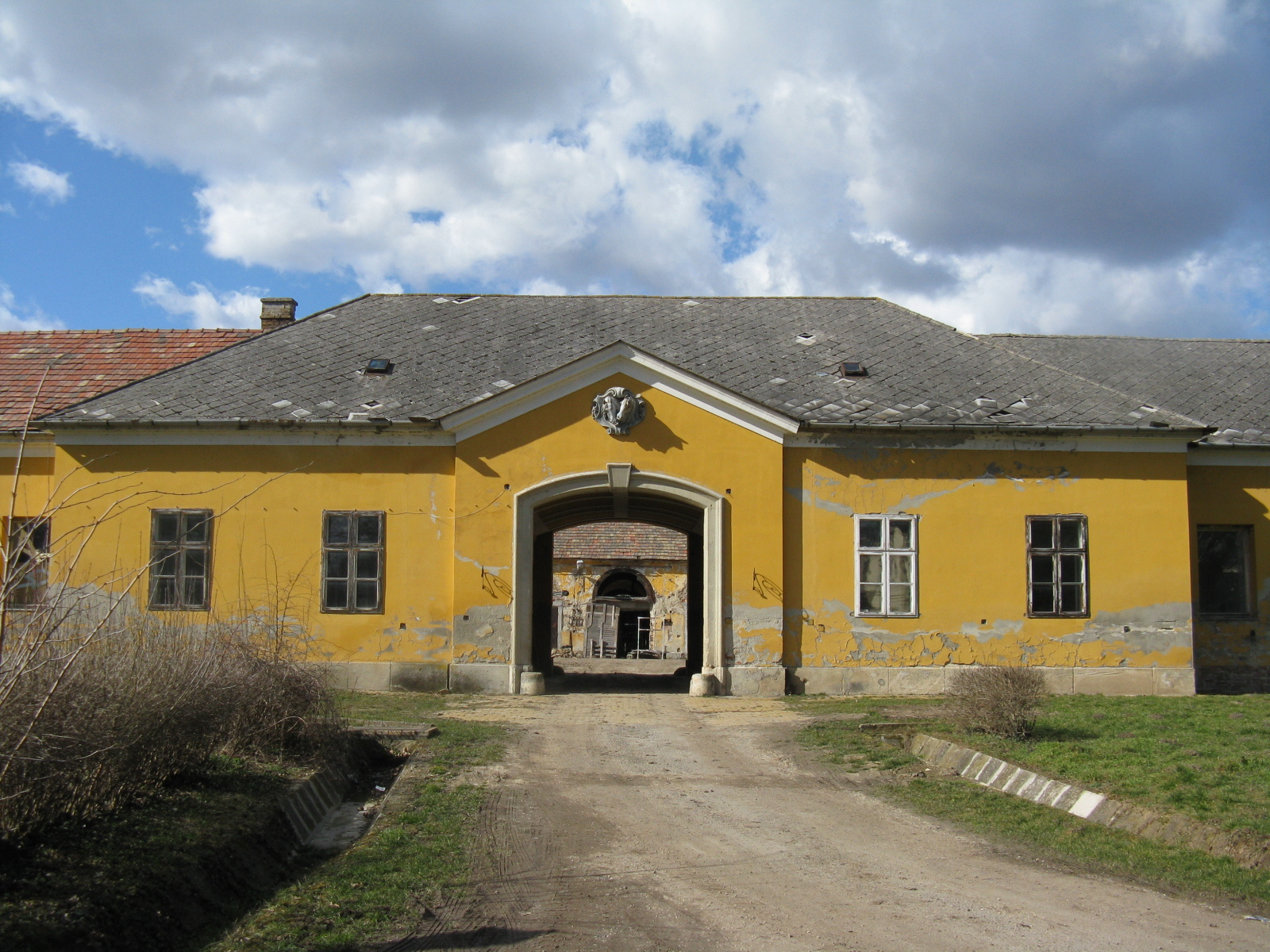 A Károlyi-kastély istállója