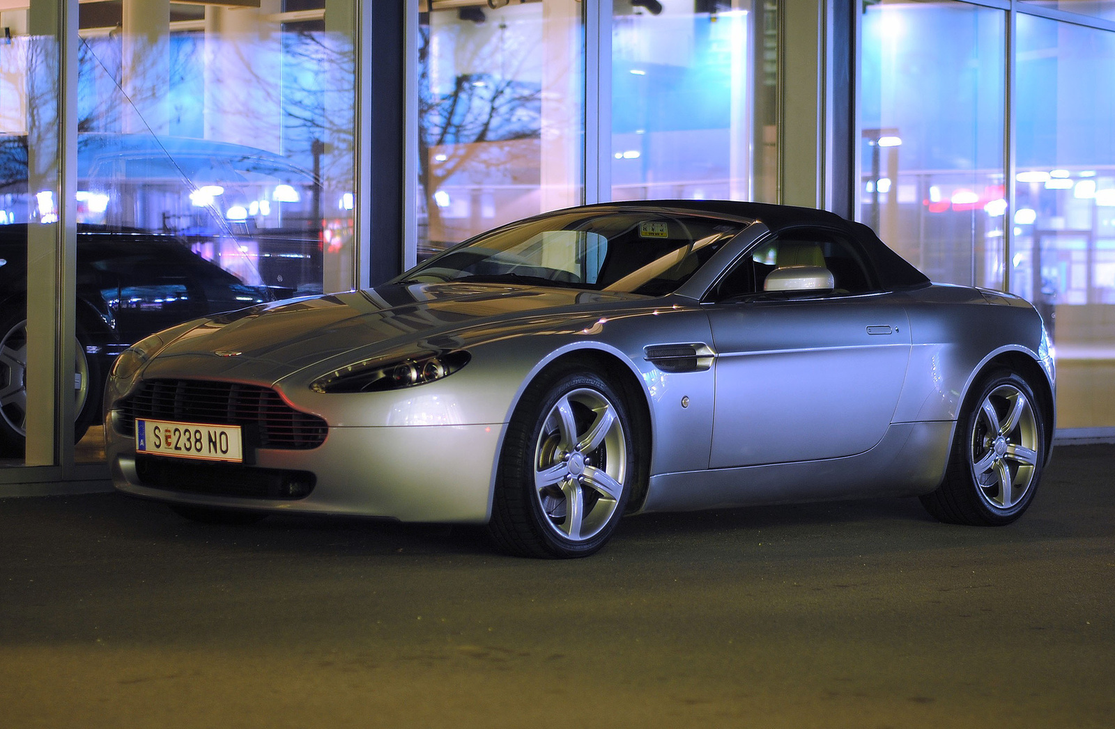 Aston Martin V8 Vantage Roadster