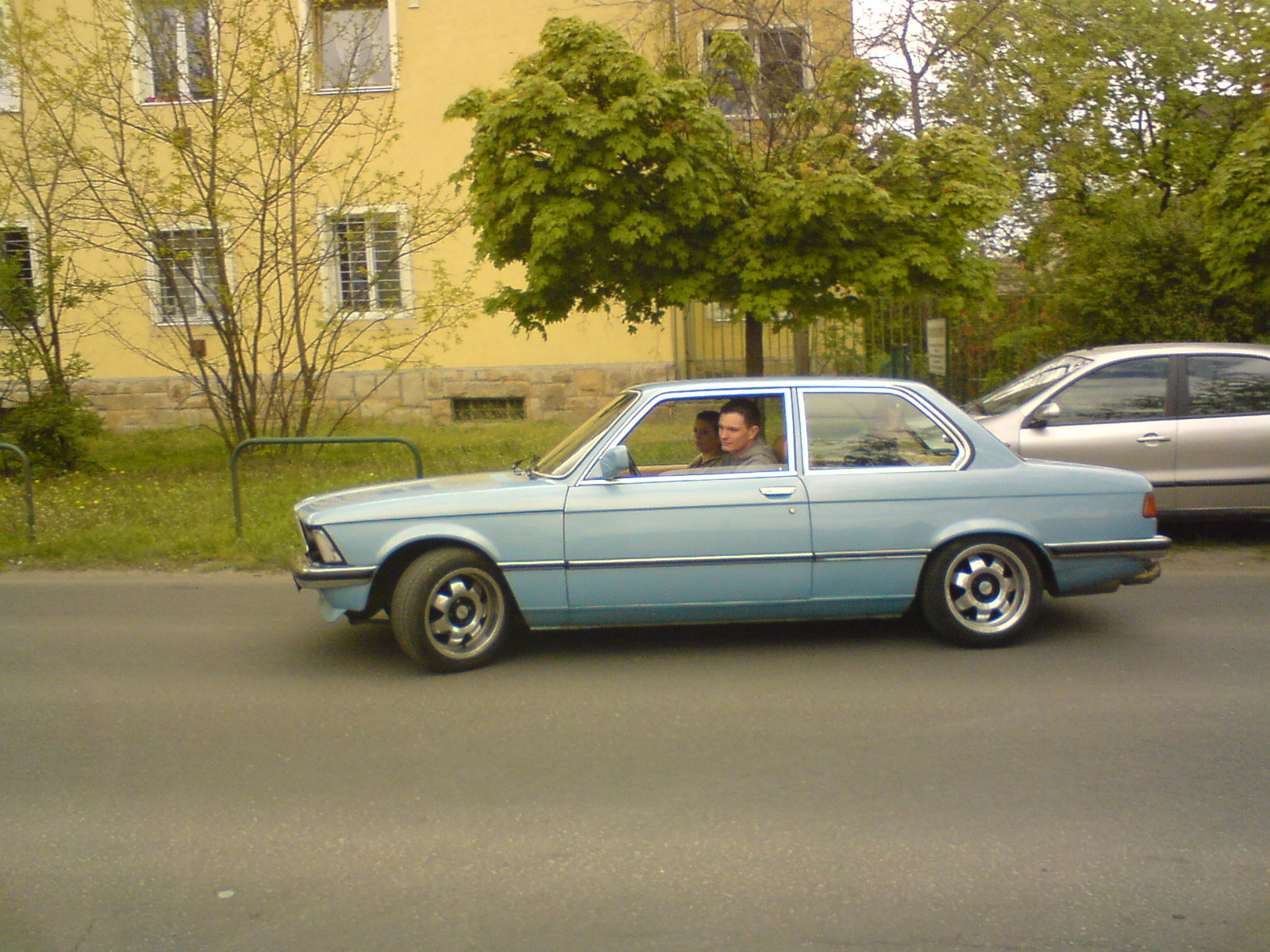 BMW 3 (E21) profil