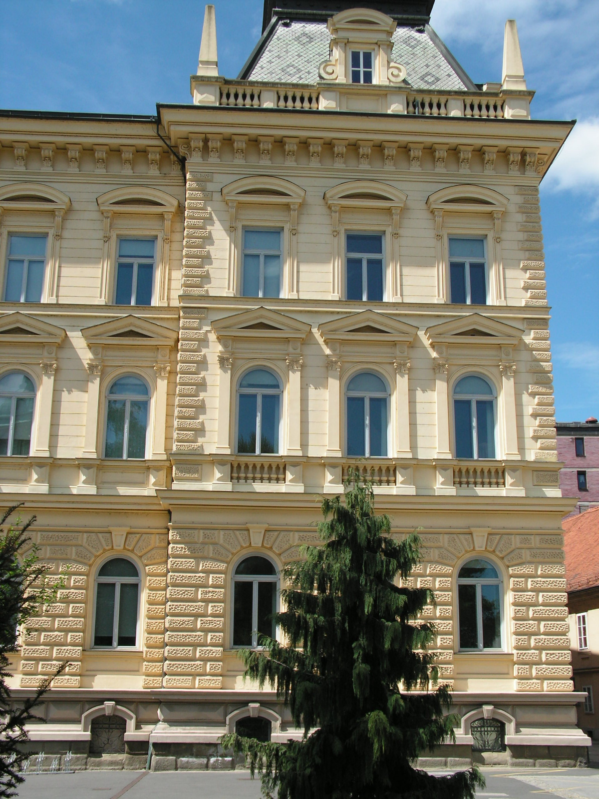 Maribor, a Maribori Egyetem főépülete, SzG3