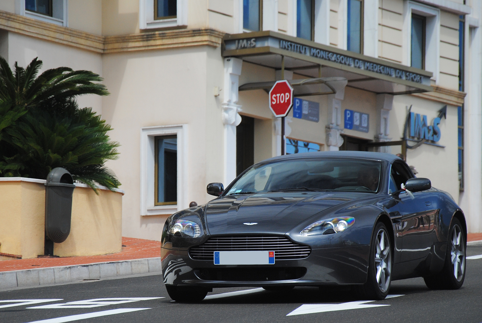 Aston Martin V8 Vantage Roadster