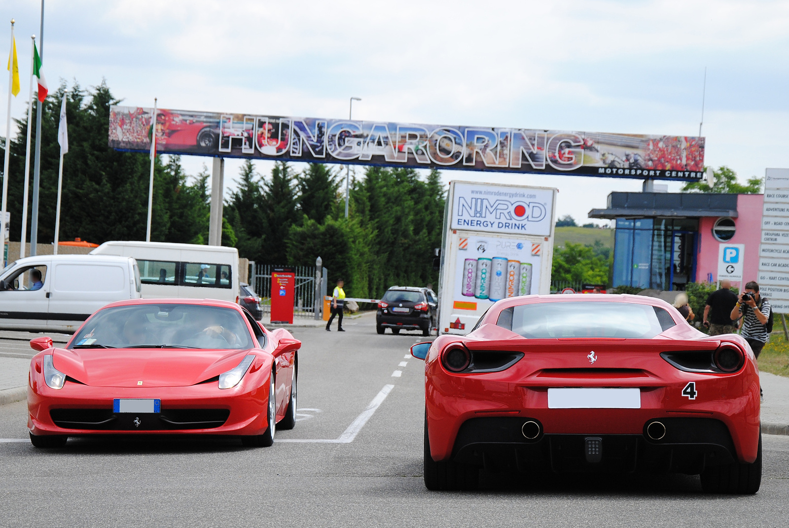 Ferrari 458 Italia - Ferrari 488 GTB