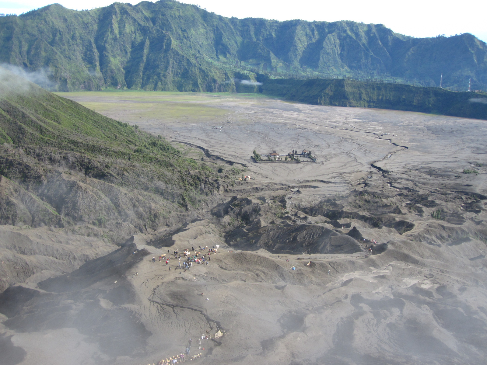 (300) A Tengger-kaldéra a Bromo vulkán pereméről