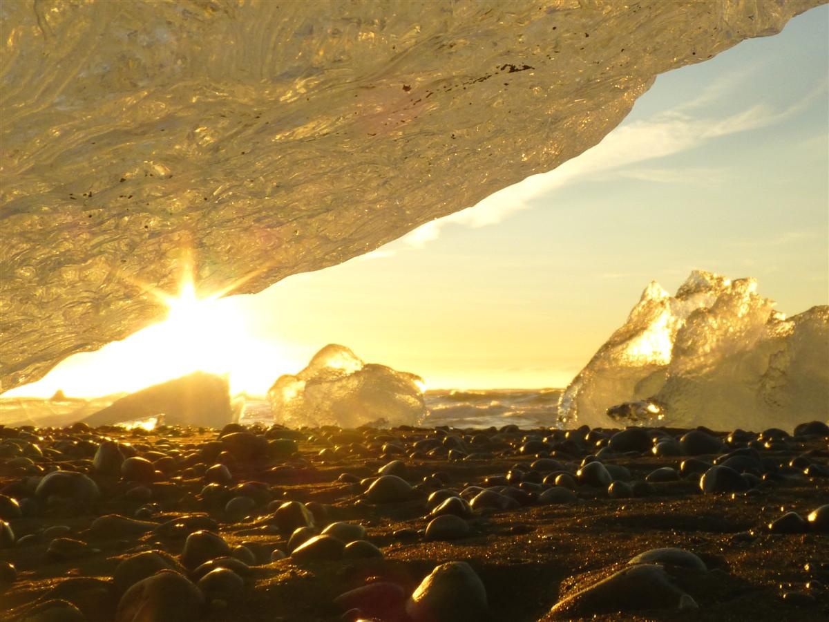 Jökulsárlóni partravetett jéghegyek