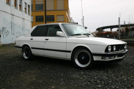 1983 BMW 533i Euro E28 Sedan For Sale Front 1