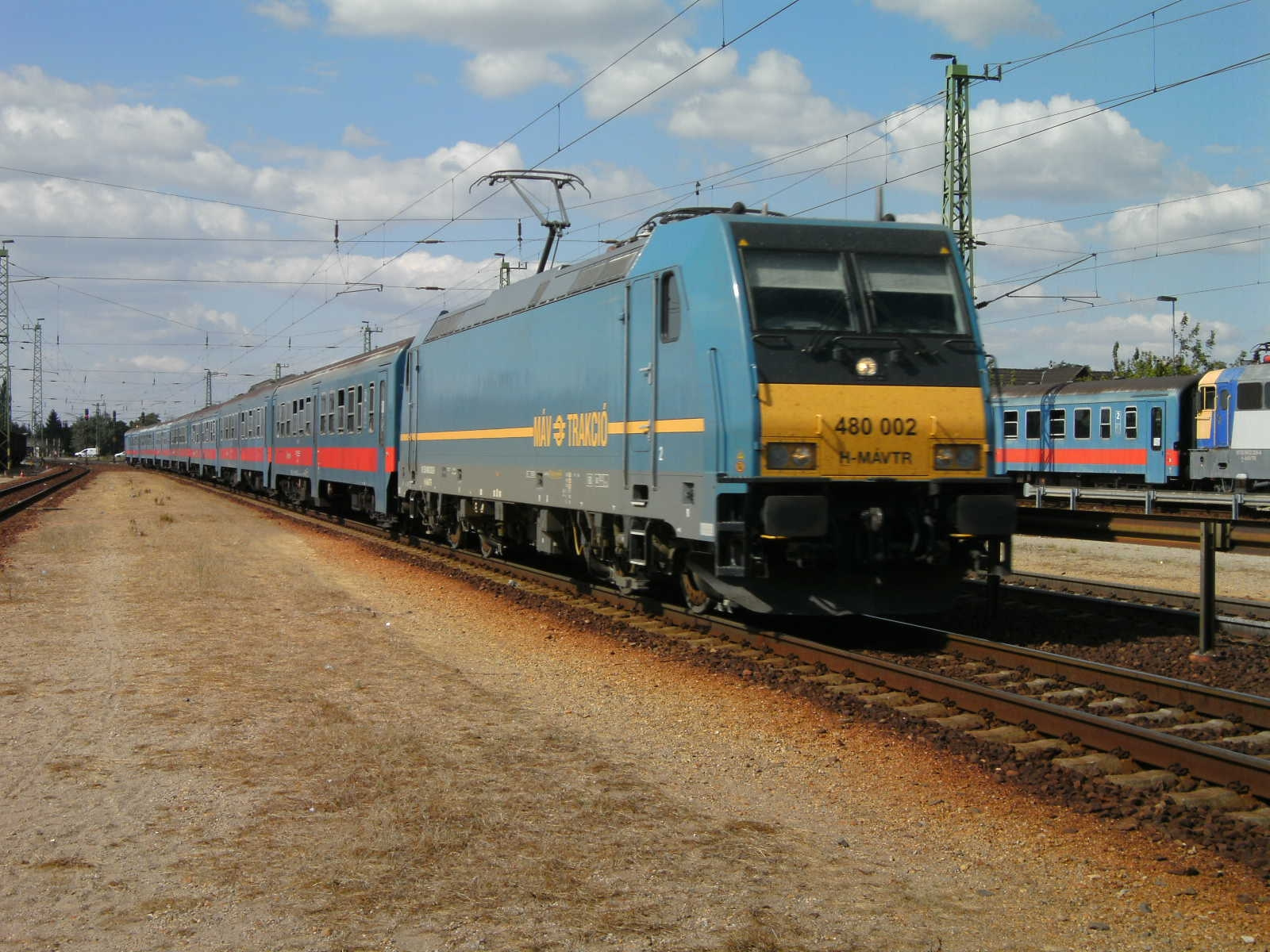 480 002