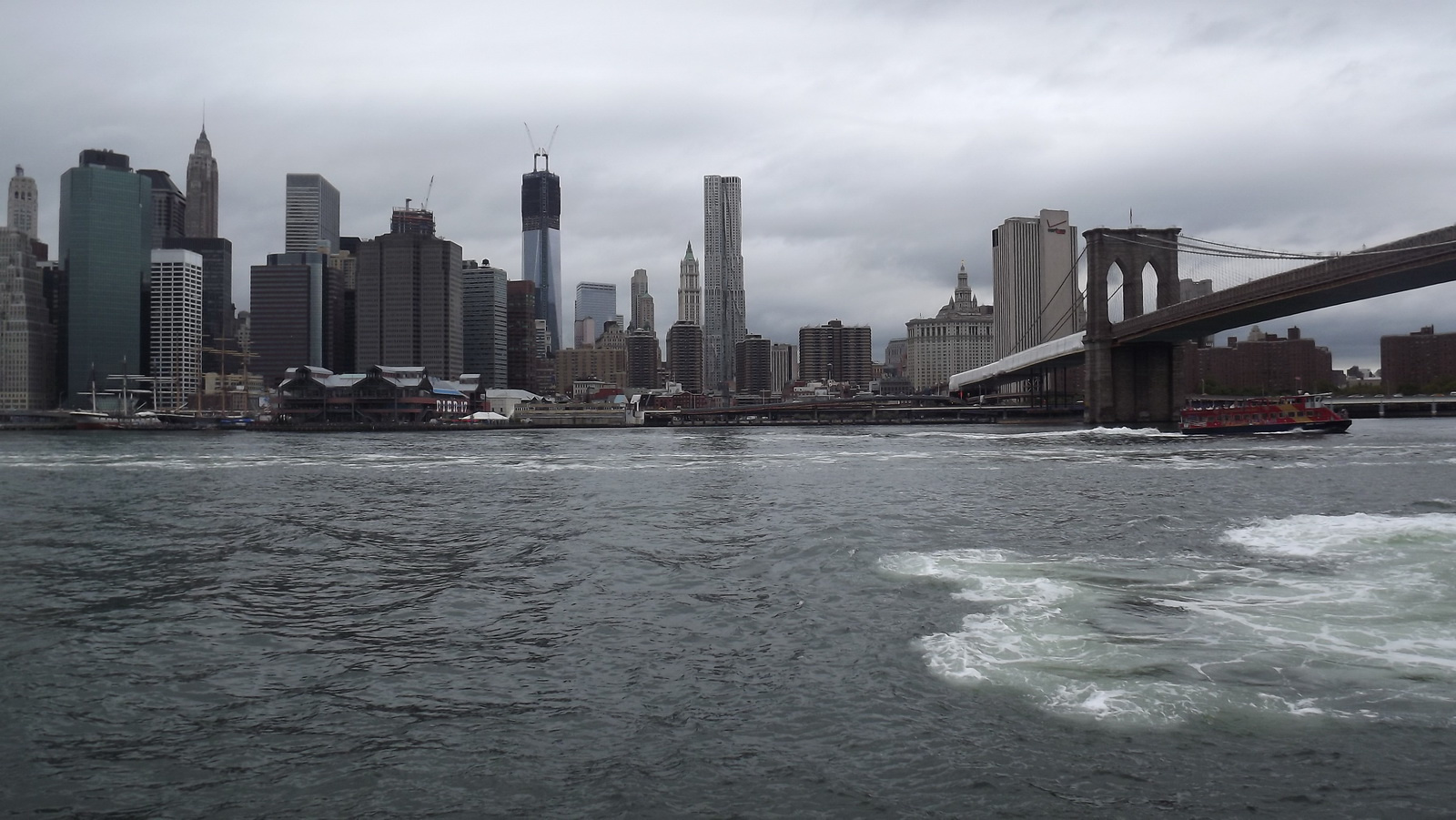 Brooklyn Bridge és Manhattan